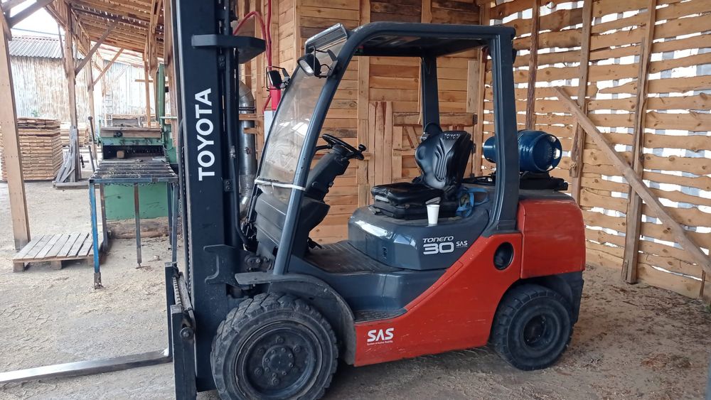 Навантажувач вилковий Toyota 02-8FGF30