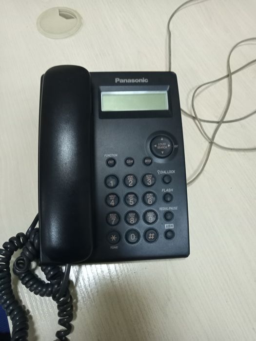 Телефон провідний