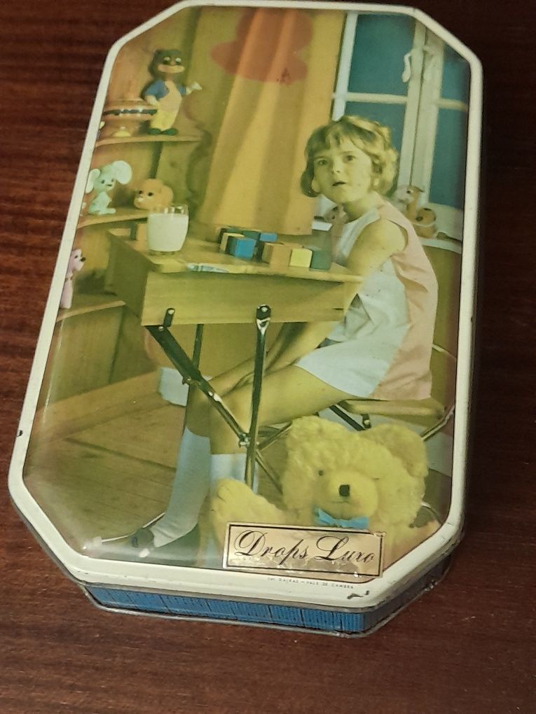Caixa metálica vintage de rebuçados