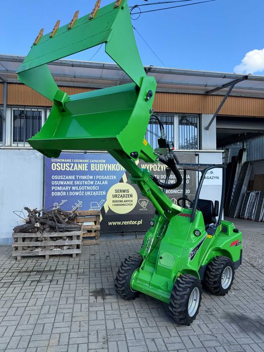 Wynajem wypożyczalnia miniładowarka mini ładowarka ładowarka AVANT 423