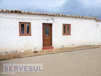 Casa geminada com area total de 160m2, localizada na aldeia de São ...
