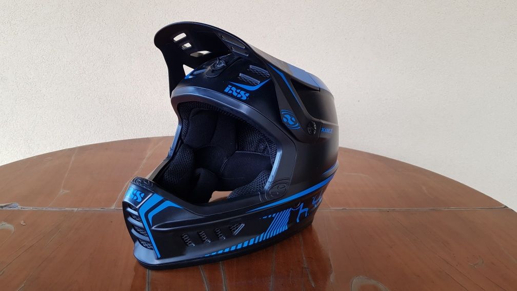 Kask XIS xact rozmiar M/L