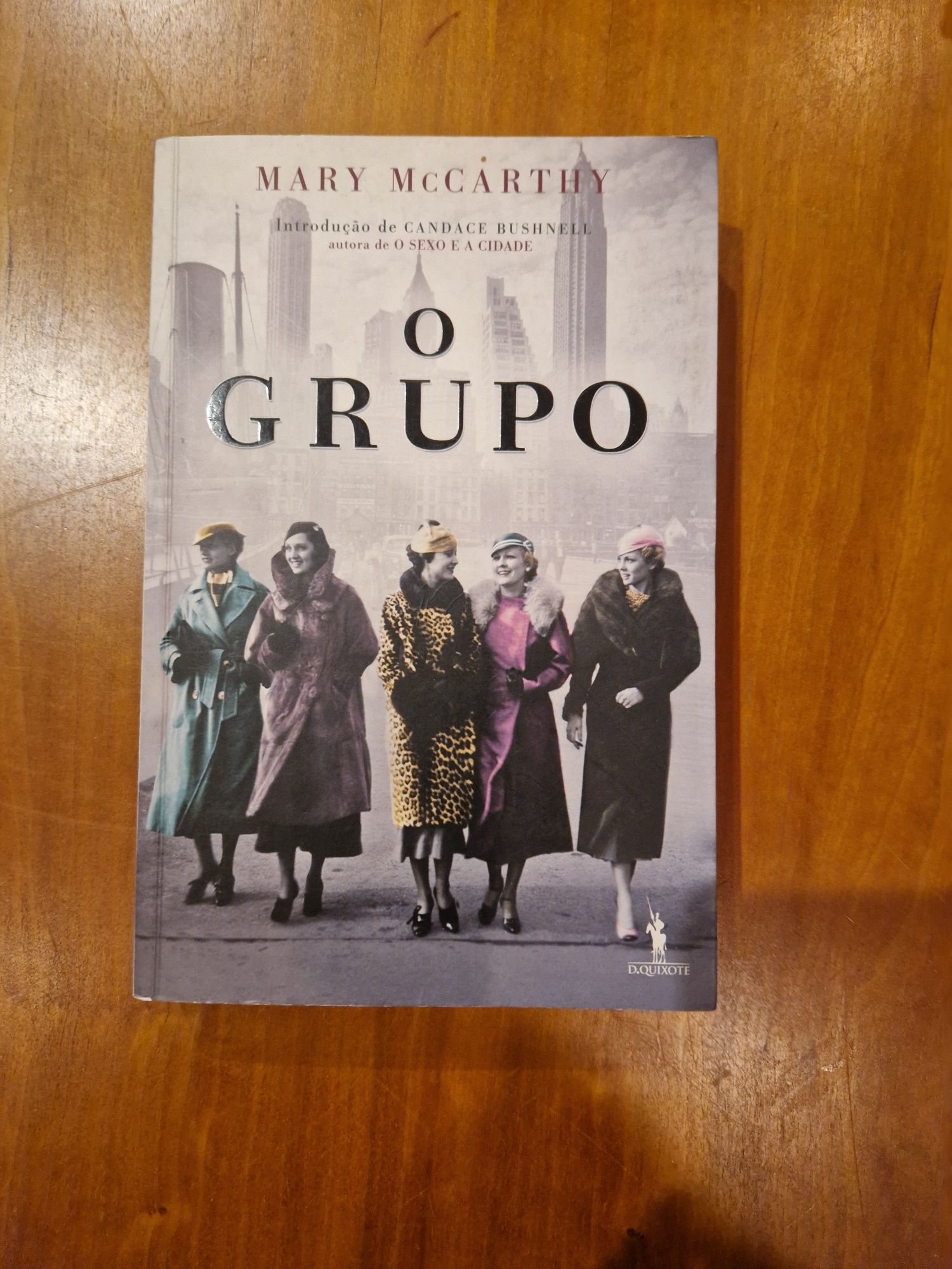 Livro "O Nome da Rosa", de Umberto Eco e "O Grupo", de Mary Macarthy
