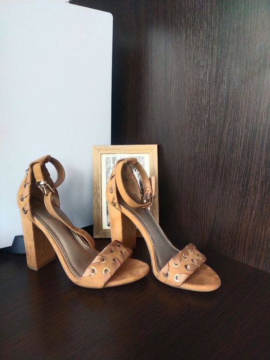 Босоніжки 36 розмір 9 см