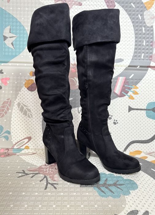 Czarne kozaki zamszowe za kolana