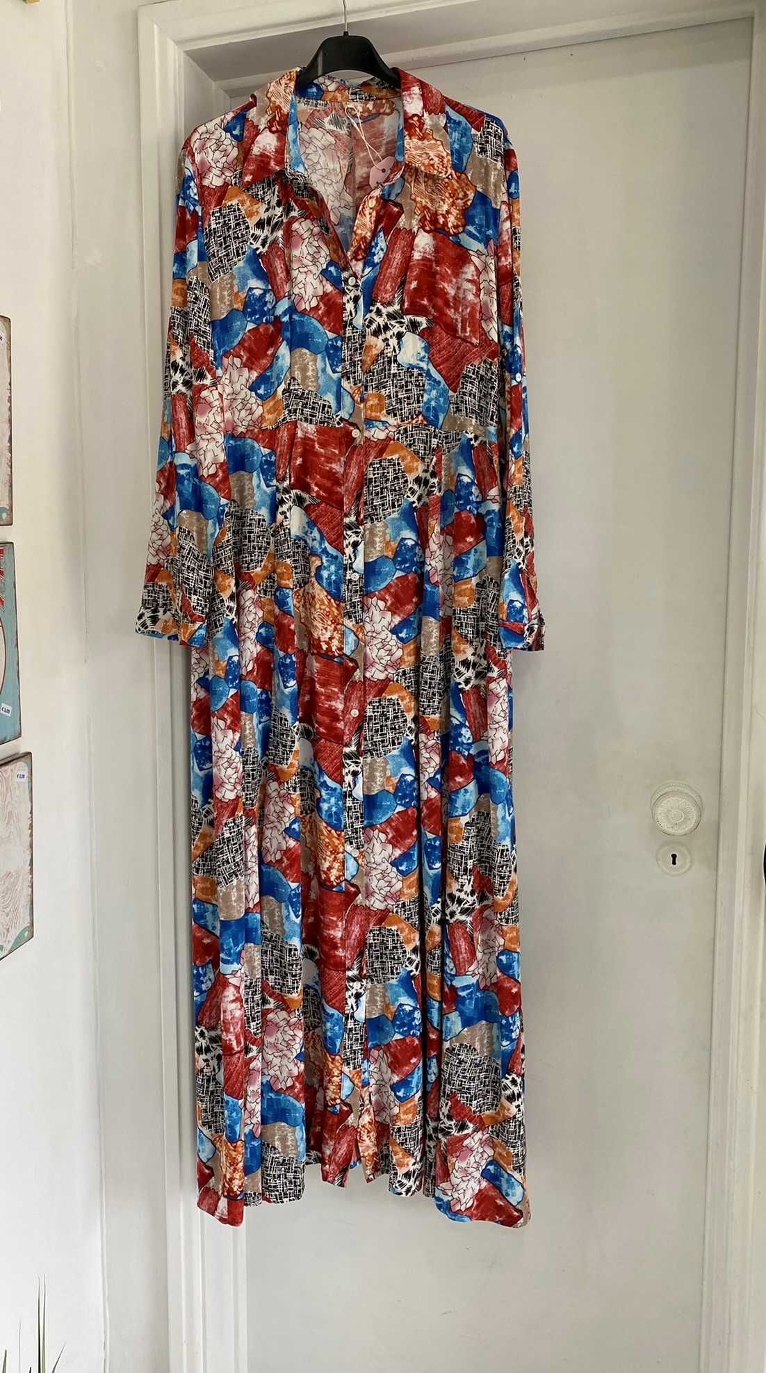 Vestido novo comprido muito colorido Oferta de portes
