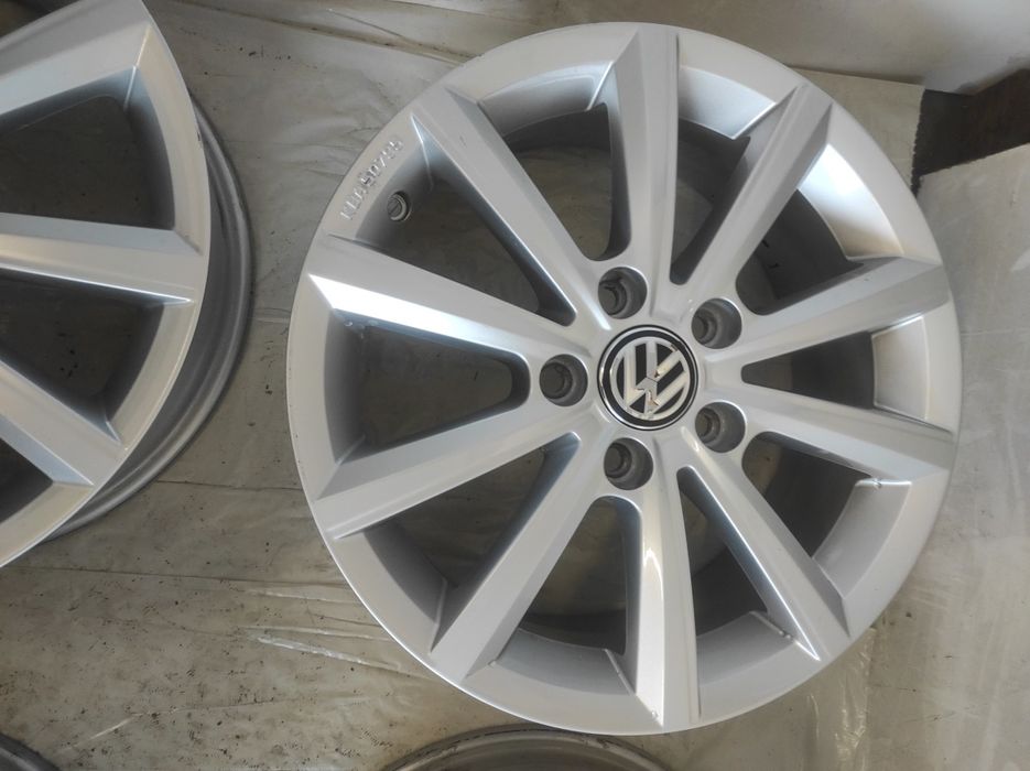 137 Felgi aluminiowe ORYGINAŁ VW Volkswagen R 16 5x112 Bardzo Ładne