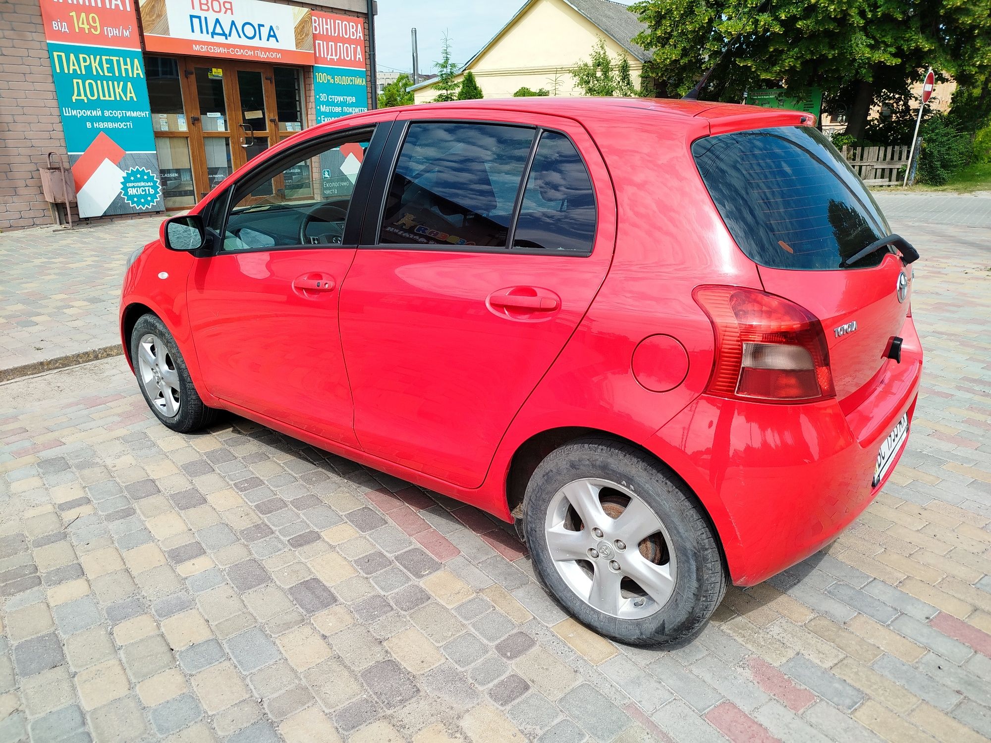 Toyota Yaris 1.3 автомат