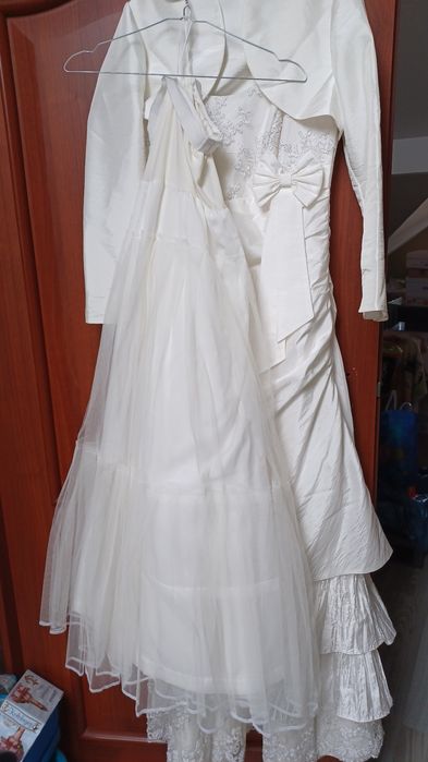 Suknia ślubna w kolorze ecru 40/164cm