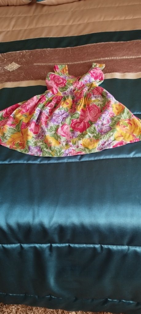 Vestido  4 anos. Muito colorido