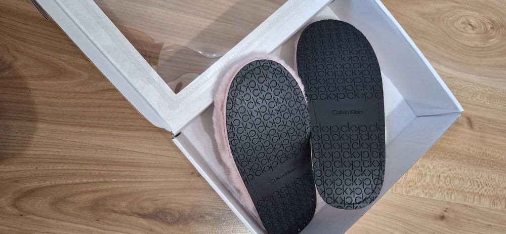 Pantofle r. 37 Calvin Klein