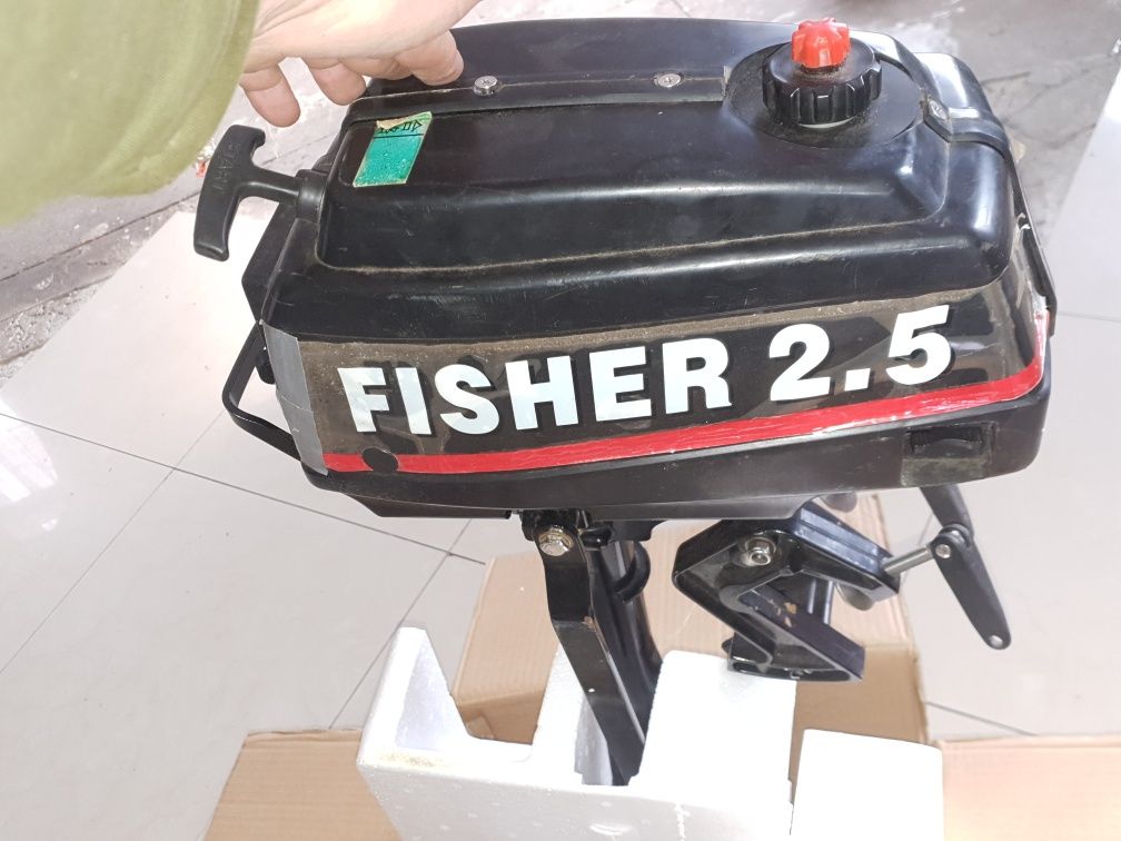 Лодочный бензиновый мотор Fisher 2.5 л.с. на резиновая пвх лодка