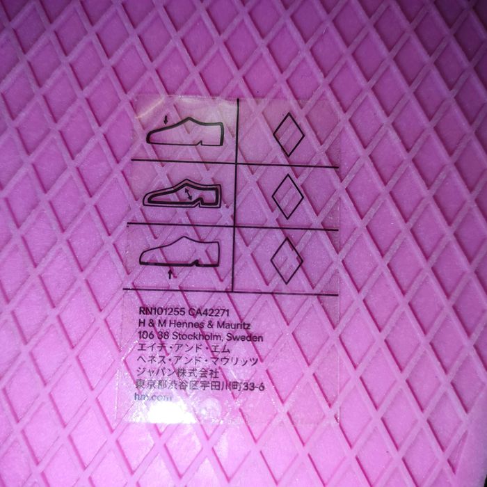 Продам новые шлепки H&M