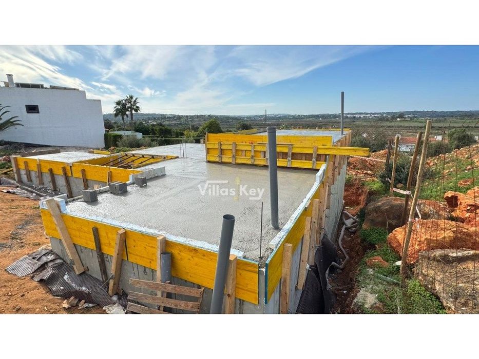 Moradia em construção, com acabamentos de qualidade , vistas fantás...