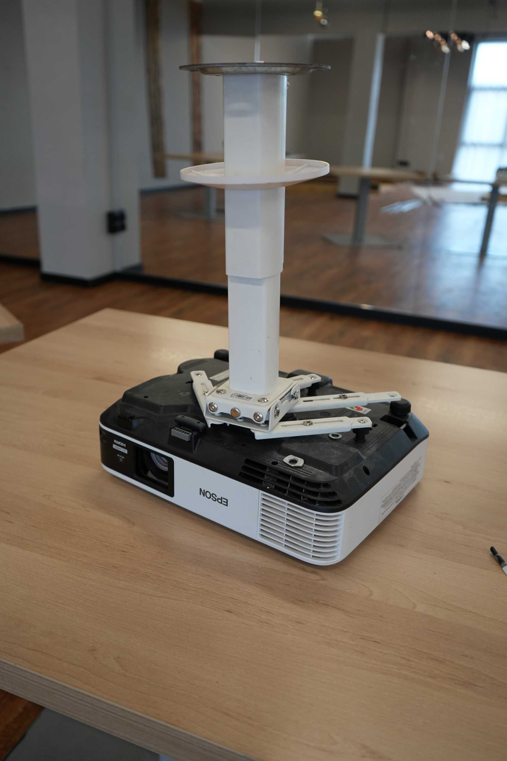 Projektor Epson EB-2250U jak nowy i ekran Suprema Andromeda Elegant IM