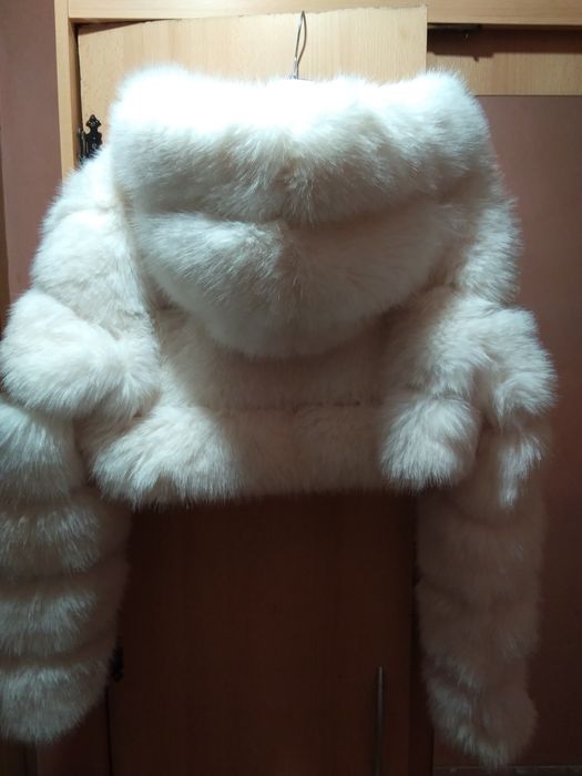 Przytulne ciepłe futerko (krótkie) iż głębokim wygodnym kapturem