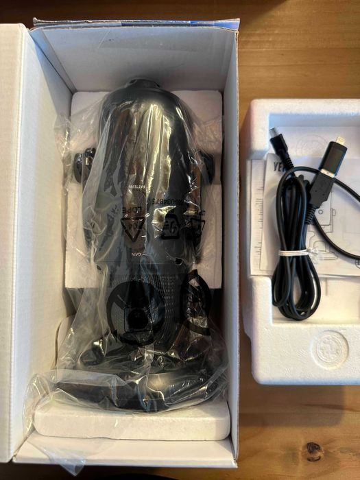 Microfone de Mesa Blue Yeti NOVO na caixa nunca usado