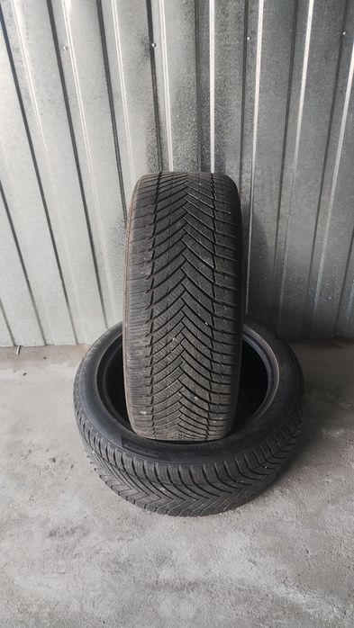 Opony wielosezonowe 235/45/18