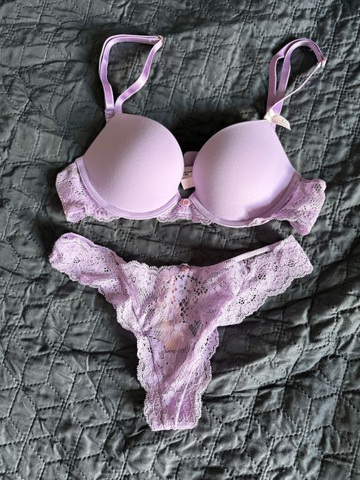 Бюстгалтери Victoria Secret