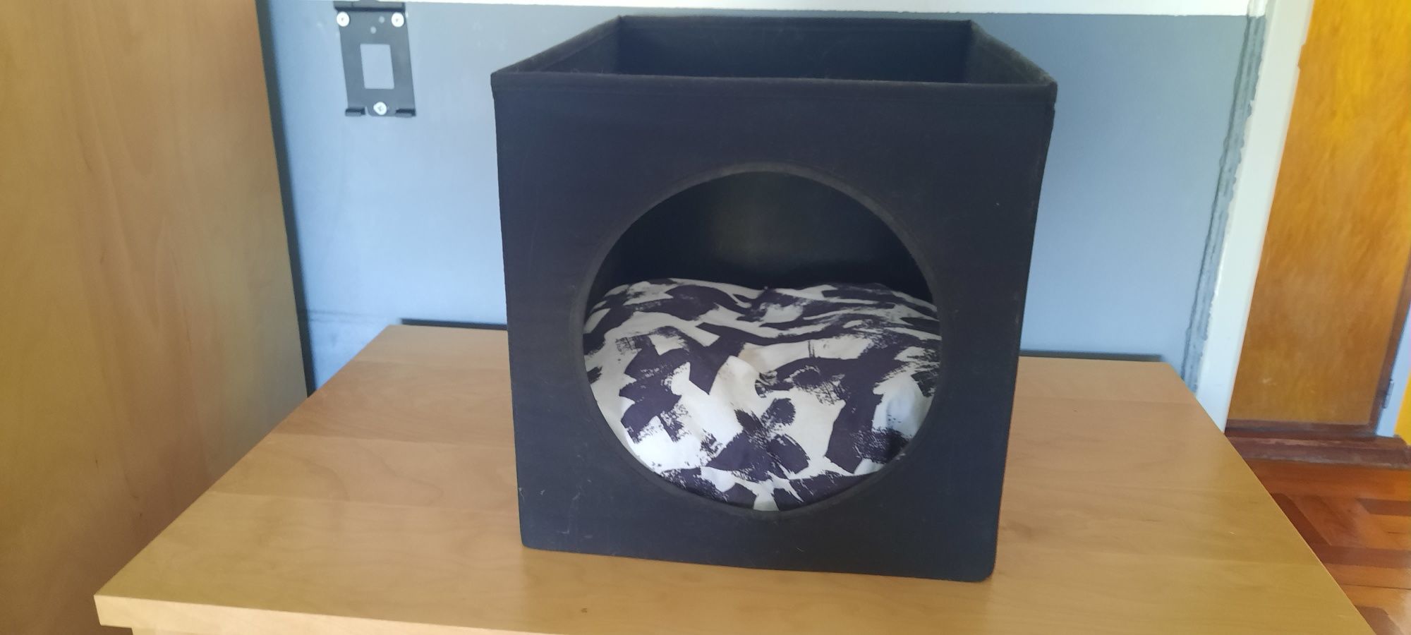 Cama gato quadrada com almofada