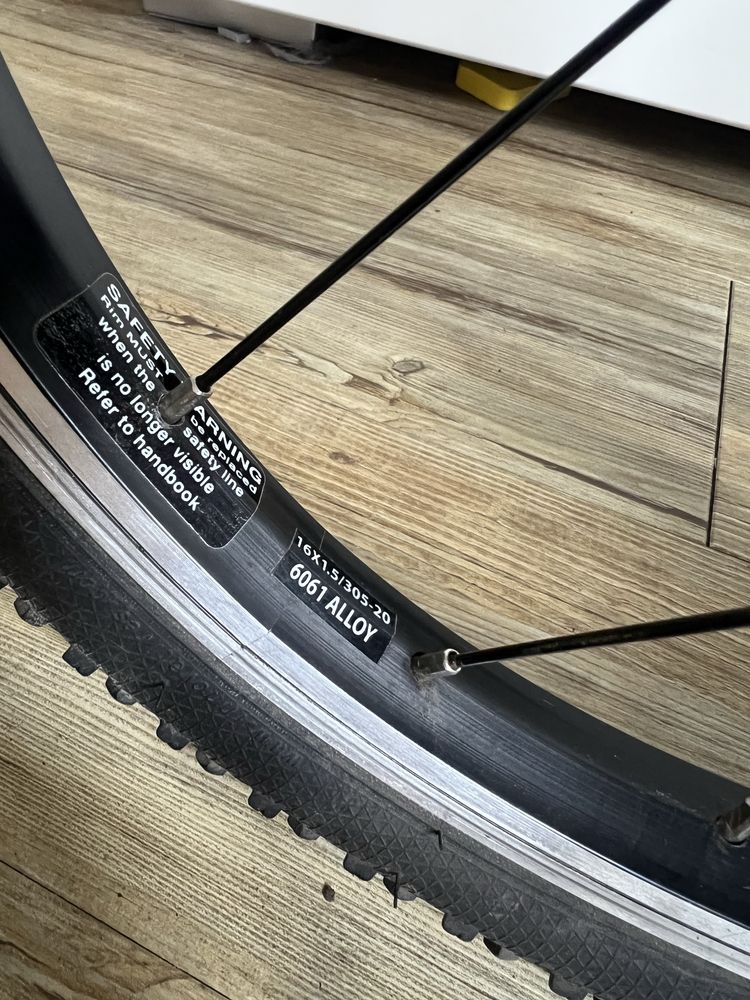 Corratec bow 16cali lepszy niż woom wolnobieg