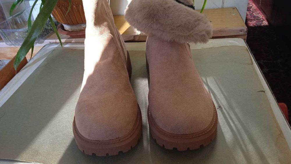 Жіночі  утеплені черевики 41 розмір.