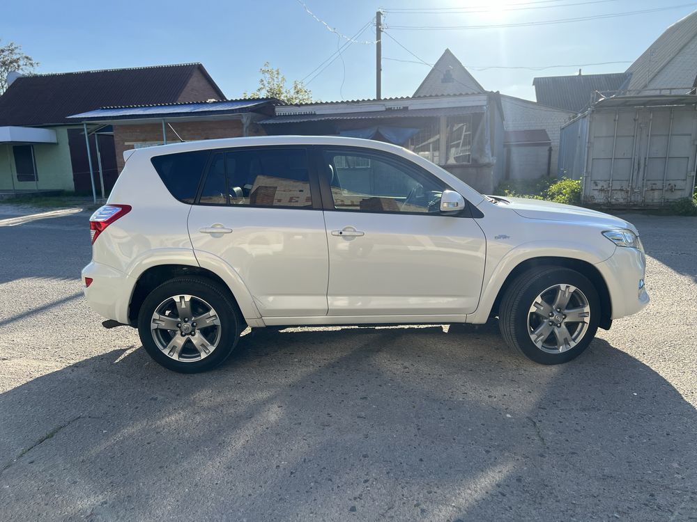 Продам Toyota RAV 4 Executive 2.2 d-cat