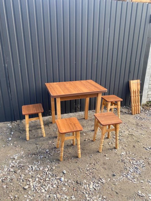 Кухонний комплект стіл і 4 стільці, табуретки