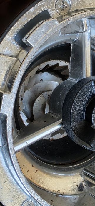 Młynek do kawy żarnowy elektryczny Yoer