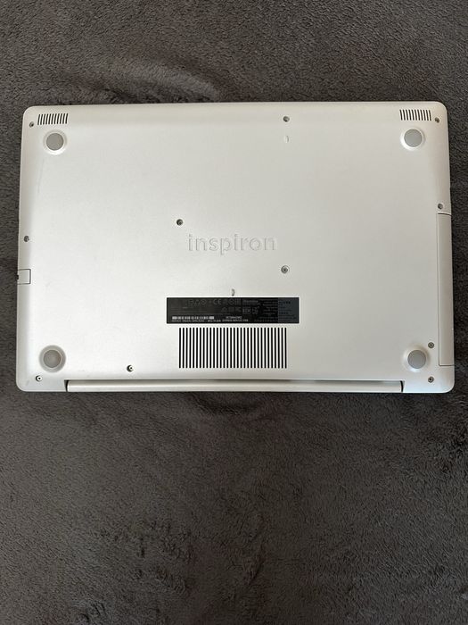 Biały laptop dell inspirion 15 5000 series