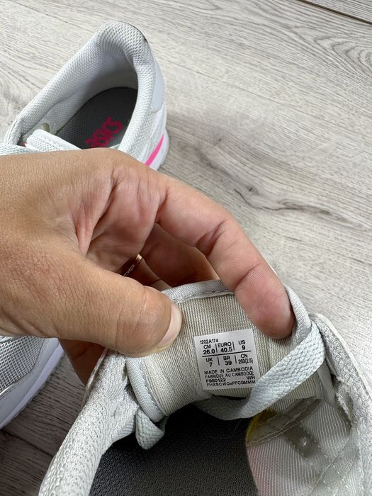 Жіночі кросівки Asics