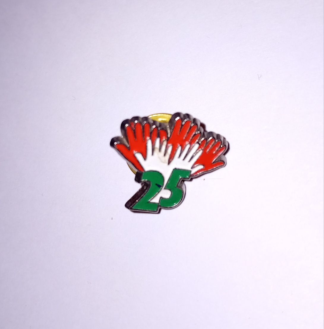 Pin antigo alusivo ao  25 de Abril '