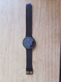 Czarny zegarek z metalowym paskiem ze stali nierdzewnej