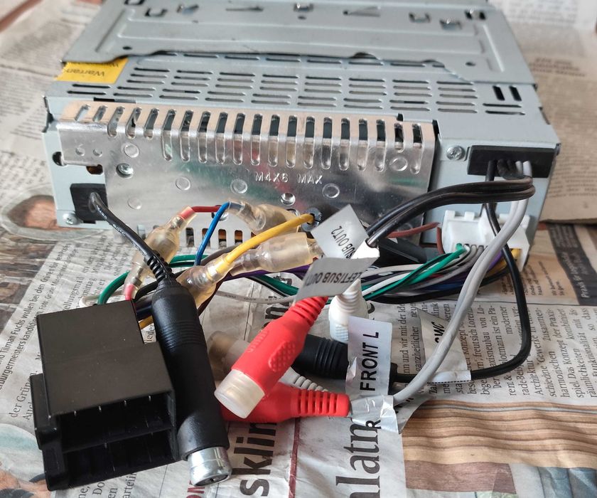 Автомагнітола Clarion CZ202EG