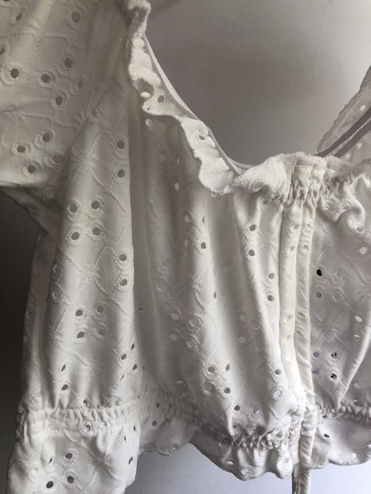 Crop top z wiązaniem biała bluzka sinsay xl ażurowy top