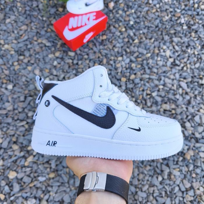 Кросівки зимові Nike Air Force 1 LV8 з хутром жіночі підліткові білі