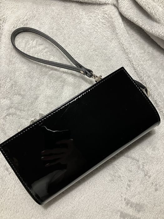 Czarna kopertówka z łańcuszkiem Ryłko. Nowa