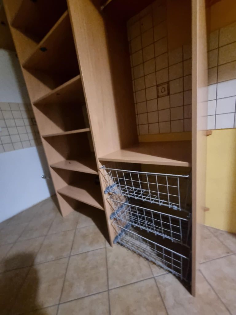 Szafa na wymiar z koszami