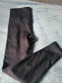 Prążkowane czarne legginsy mitchi S