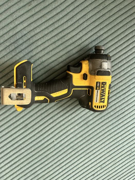 OKAZJA! zakretarka Dewalt DCF887 – stan bardzo dobry, w pełni sprawna