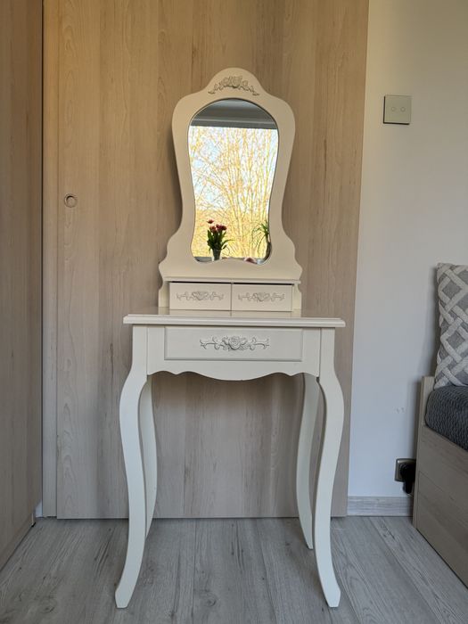 Toaletka z krzesełkiem