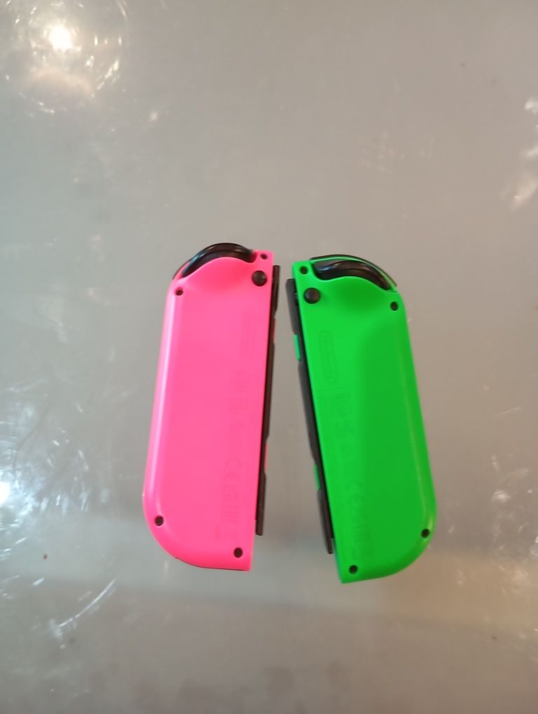 Joy-Con (par) + Base Carregamento 4x + Grip com Carga – Nintendo Switc