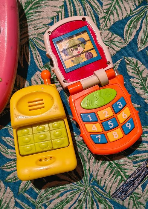 Zestaw telefonów zabawkowych