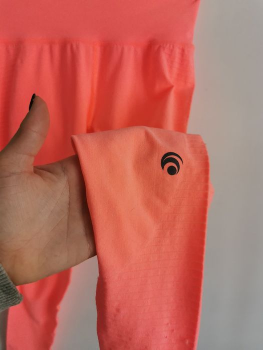 Oceans Apart legginsy sportowe damskie logowane M