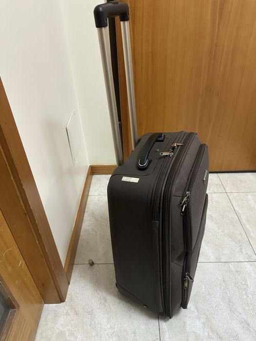 Mala de viagem em bom estado