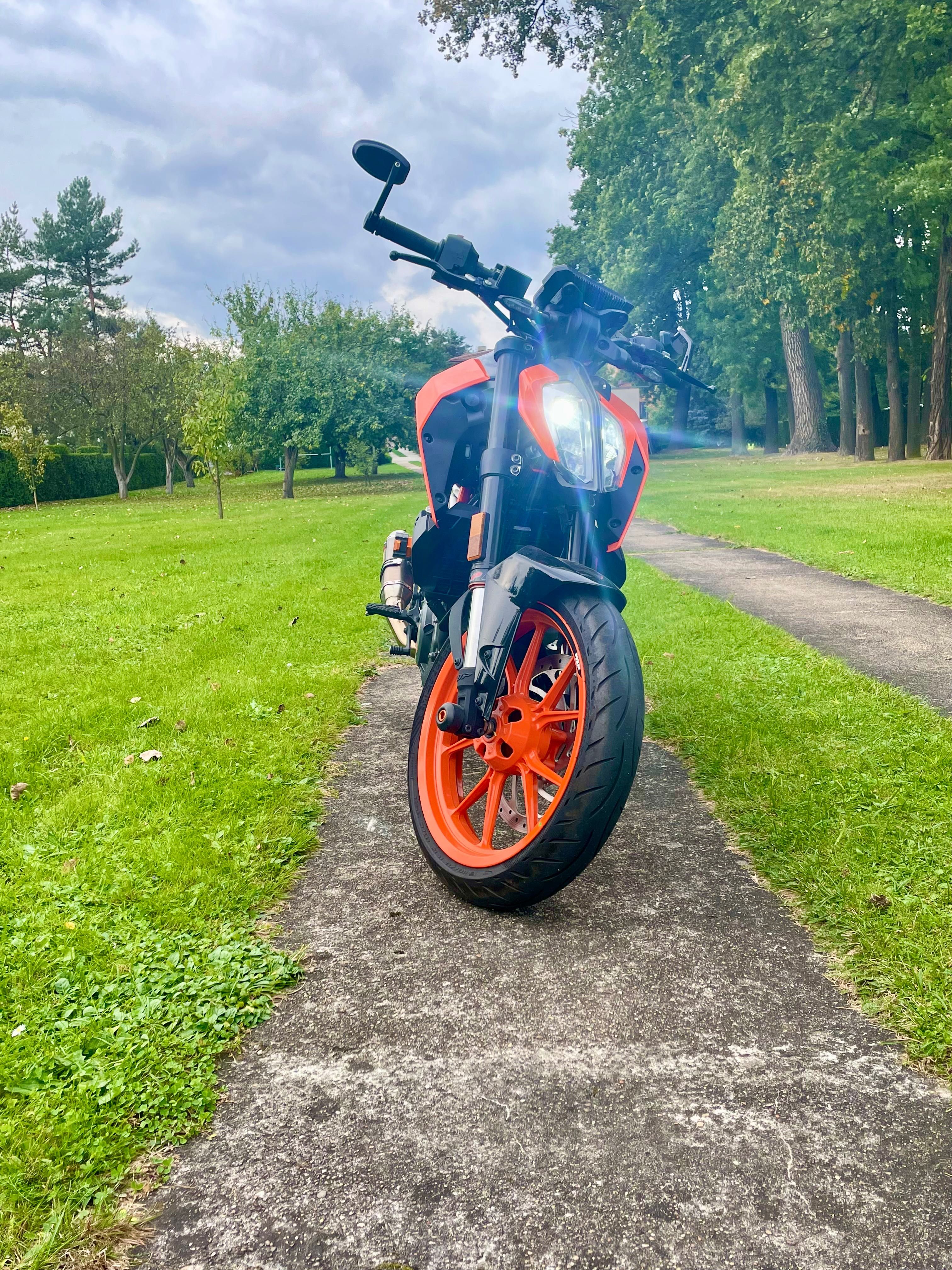 KTM Duke 390 A2.