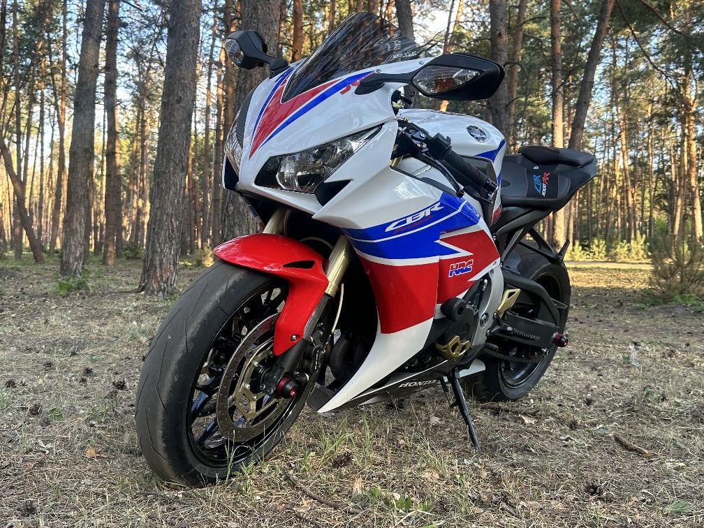 Honda cbr1000rr в гарному стані
