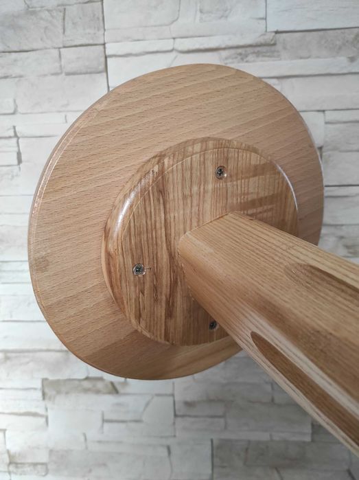 Stolik kolumienkowy pod dekorację