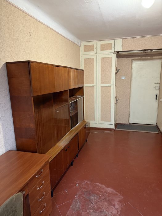 Продаю дві кімнати в гуртожитку Колос