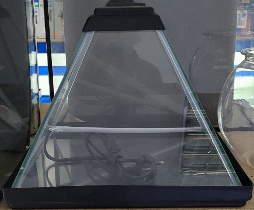 Акваріум піраміда для рибки півника 9 л